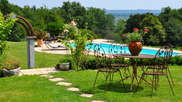 au-castelbosc-piscine.jpg