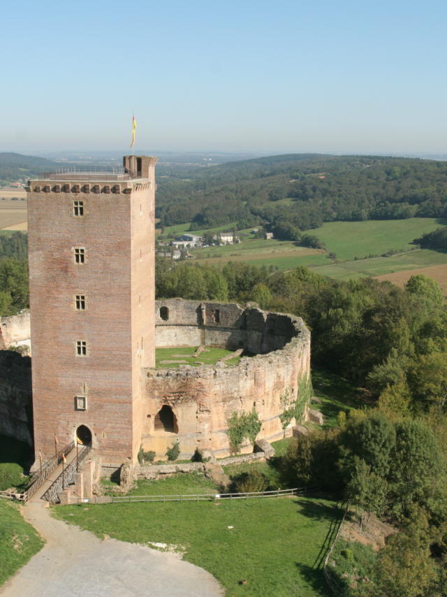 montaner-vue-arienne-chateau-de-montaner.jpg