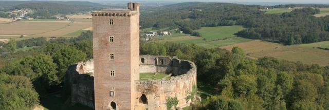 montaner-vue-arienne-chateau-de-montaner.jpg