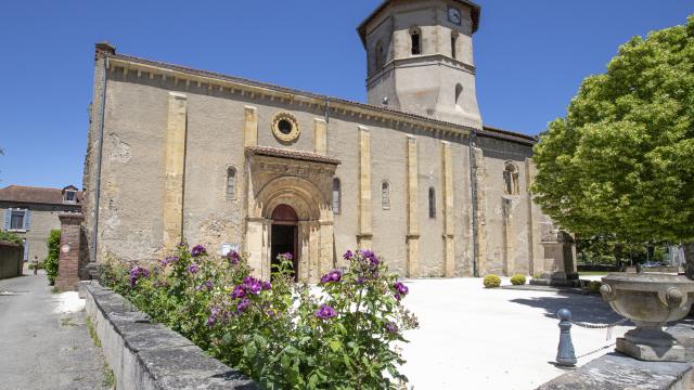 Maubourguet Eglise Parvis Bd Pierre Meyer